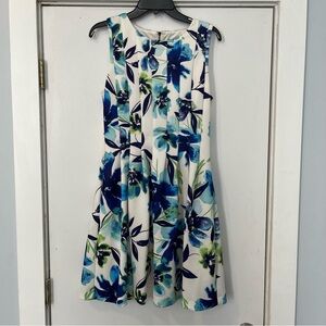 Vince Camuto White green Blue Floral Dress pleated sleeveless knee length 10